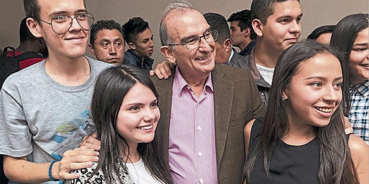 El candidato del Partido Liberal, Humberto de la Calle, en la Universidad del Rosario, durante un encuentro con jóvenes.