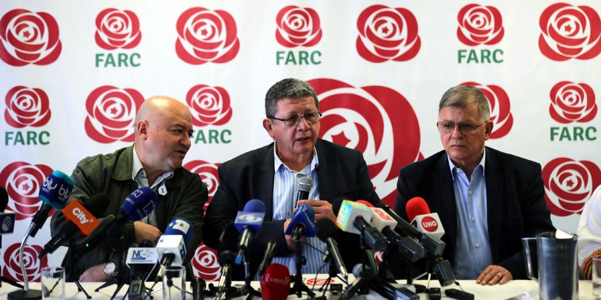 En una rueda de prensa, el partido Farc anunció el pasado viernes su decisión de suspender su campaña política.