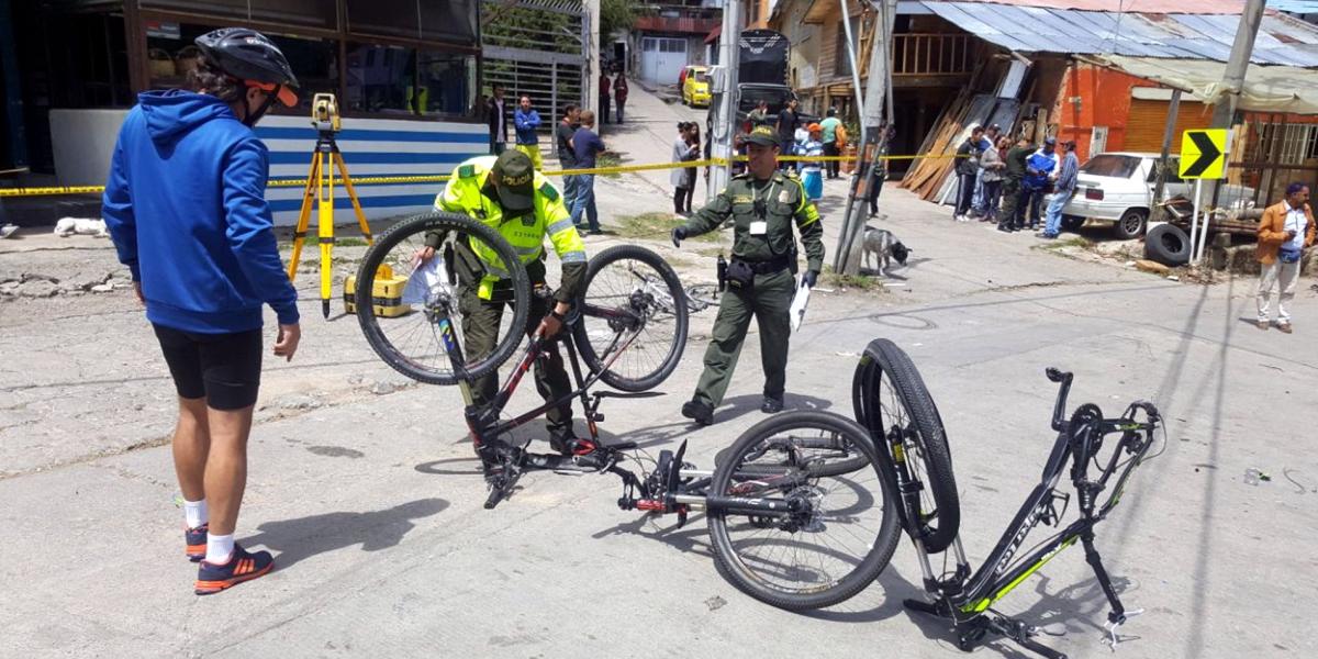Cuatro ciclistas fueron arrollados en el kilómetro 5 en la vía Bogotá-La Calera por una camioneta que se quedó sin frenos. Una persona murió y tres resultaron heridas.