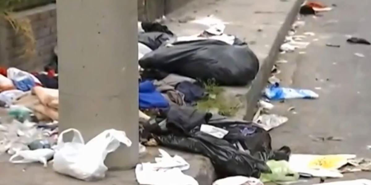 ¿Habría saboteadores que arrojan basuras a propósito en las calles?