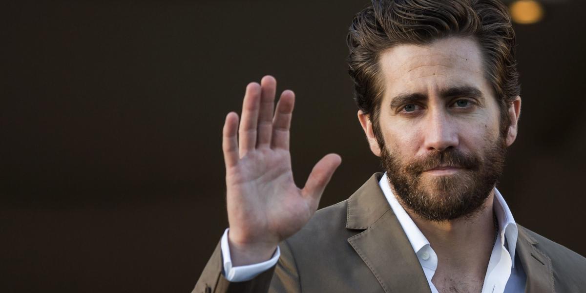 Jake Gyllenhaal dijo en una entrevista que le hizo la revista People que le gustaría tener una familia. Sin embargo,  algunos aseguran que él se perfila para ser el sucesor de George Clooney como el eterno soltero.