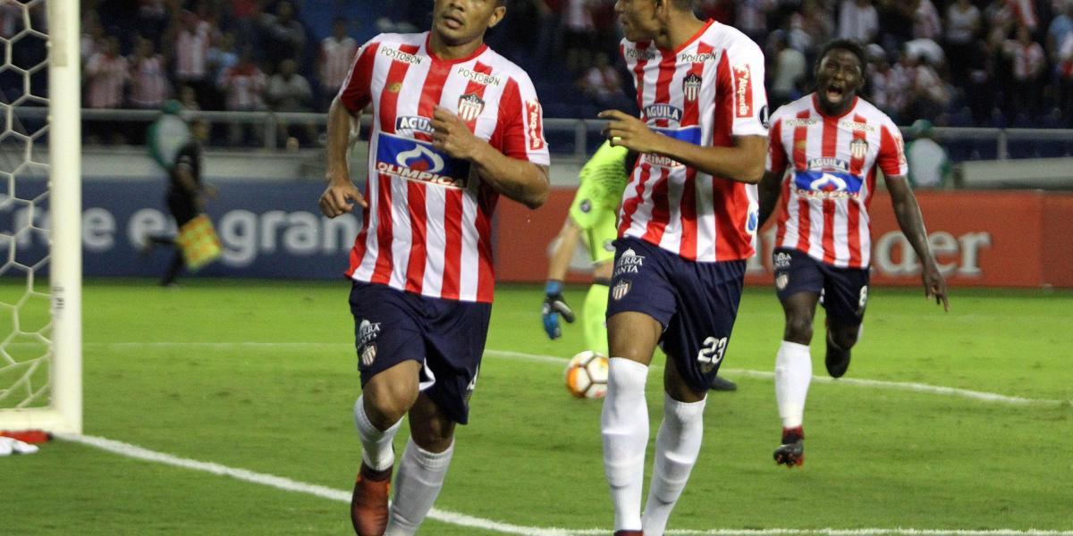 Teófilo Gutiérrez (izq.) es unba de las cuotas de gol del Junior de Barranquilla.