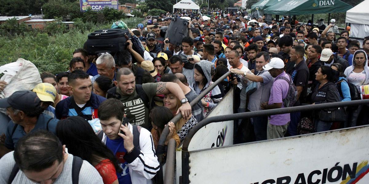 Colombia aumentó los controles de inmigración, ya que miles de venezolanos atraviesan la frontera a diario.