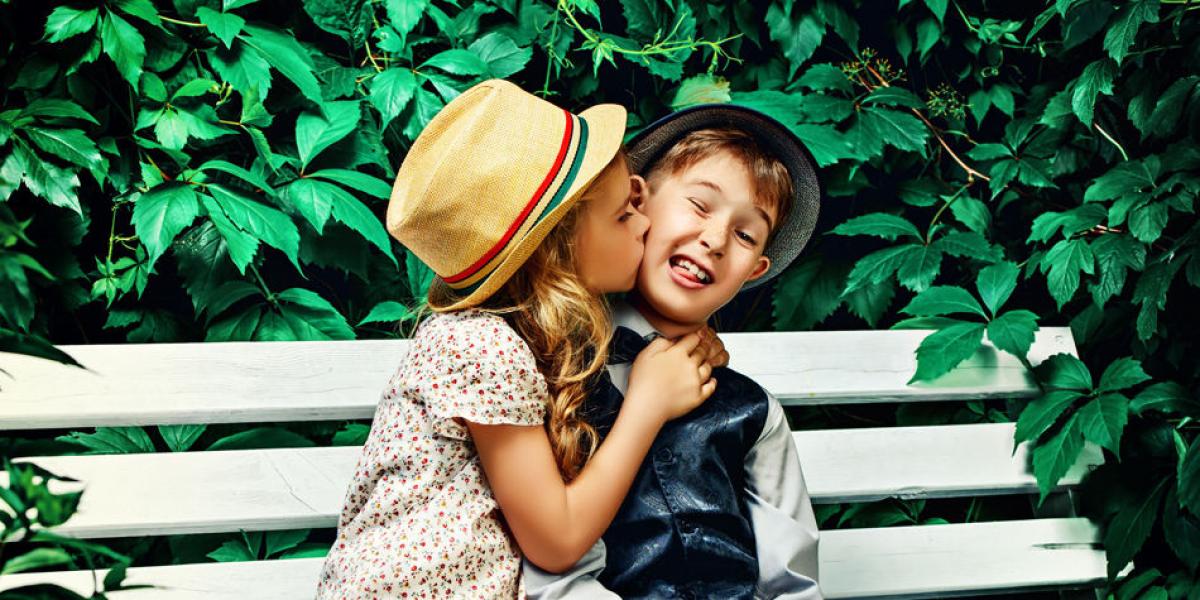 Demostrar afecto y cariño es parte del crecimiento y permite a los niños establecer relaciones futuras y crear lazos de amistad.