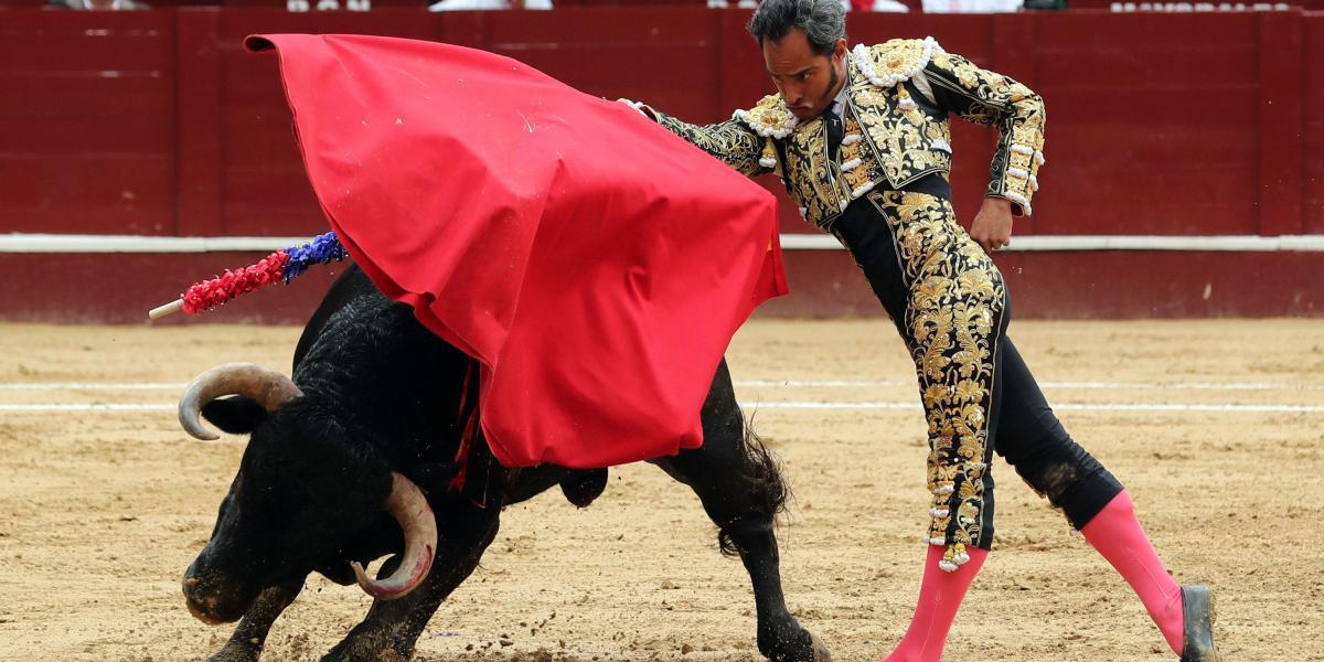 El matador colombiano Luis Bolívar mostró su calidad en el cierre de la temporada taurina.