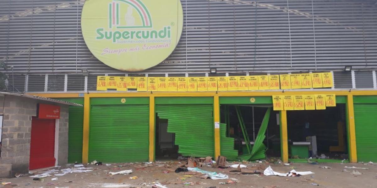 Asi quedó uno de los supermercados Supercundi en Melgar, tras los saqueos en la mañana de este martes.