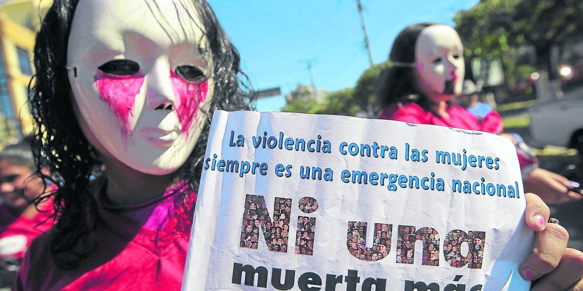 Ley Rosa Elvira Cely: Por medio de la Ley 1761 de 2015 se reconoció el feminicidio como un delito autónomo, con el fin de garantizar la investigación y sanción de las violencias contra las mujeres por motivos de género y discriminación. Las penas en casos de feminicidios se establecieron entre 20 y 42 años.