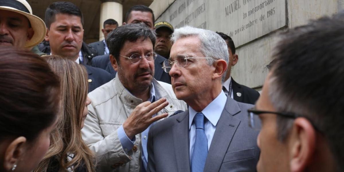 El expresidente Álvaro Uribe acudió en la mañana de este viernes a la Corte Suprema de Justicia.