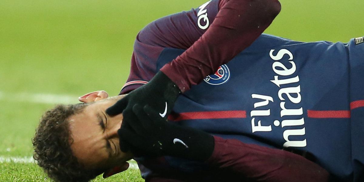 Neymar se torció el tobillo en partido contra el Marsella.