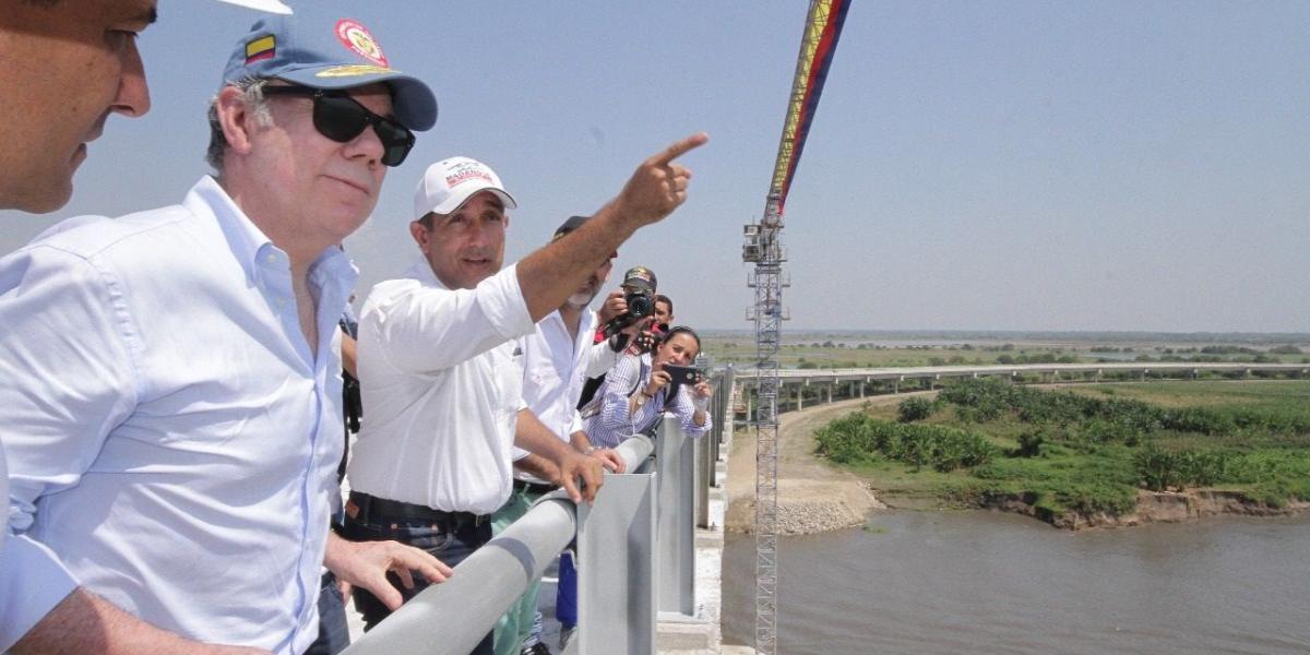 Para el Gobernador de Bolívar, Dumek Turbay, el puente debe llamar Celeste como homenaje a la primera nieta del presidente Santos, que está por nacer.
