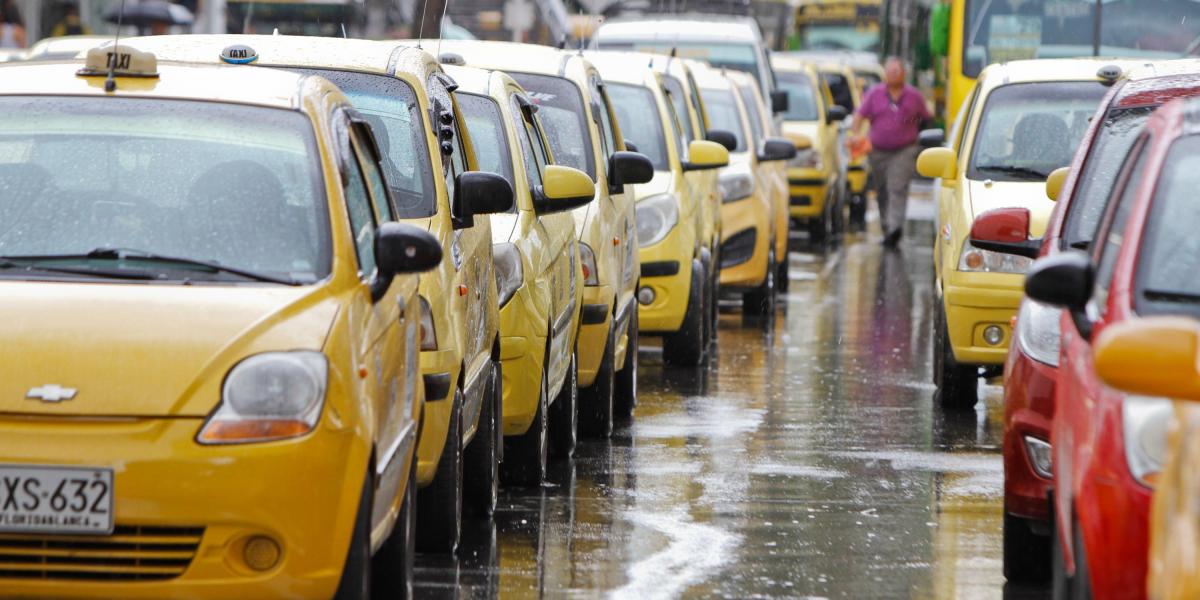 En Bucaramanga y en el área metropolitana el precio de la carrera mínima de taxi corresponde a 5.300 pesos.