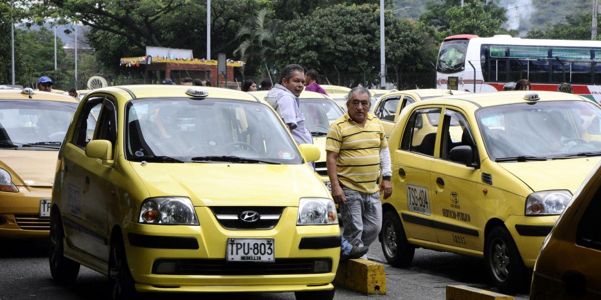 La carrera mínima de los taxis en Medellín está en 5.400 pesos.