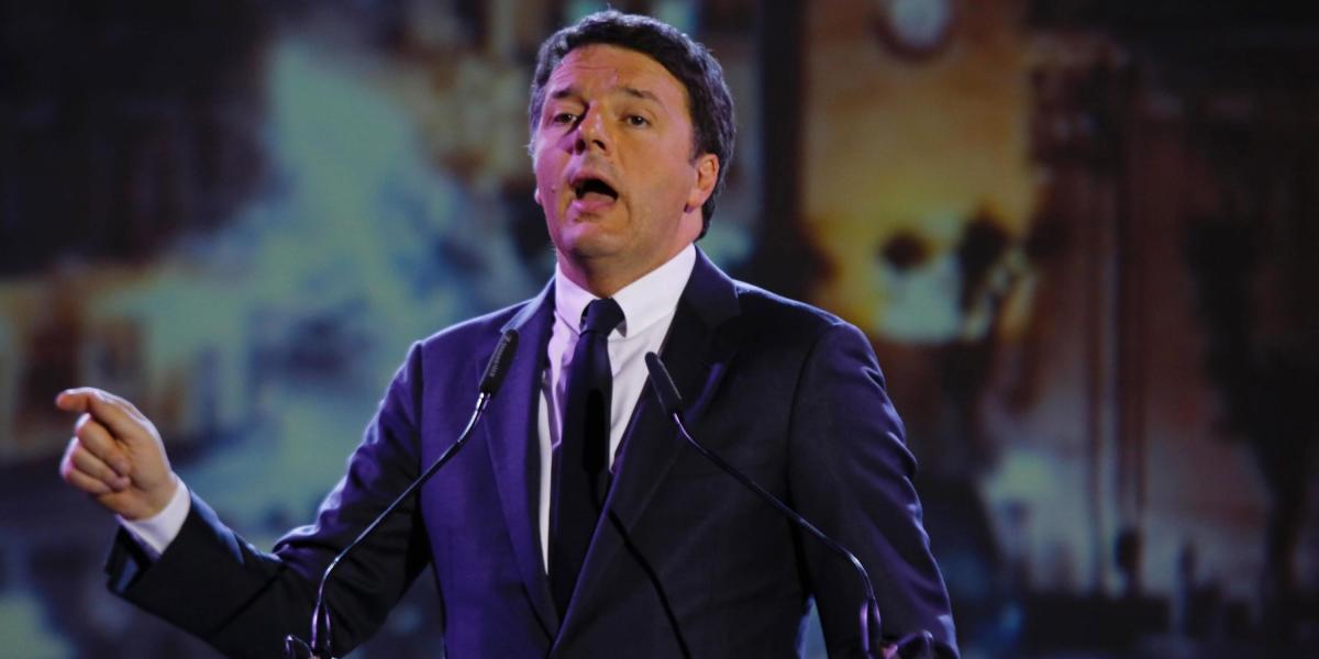 Matteo Renzi, exprimer ministro de Italia, en el cierre de la campaña para las elecciones del domingo.