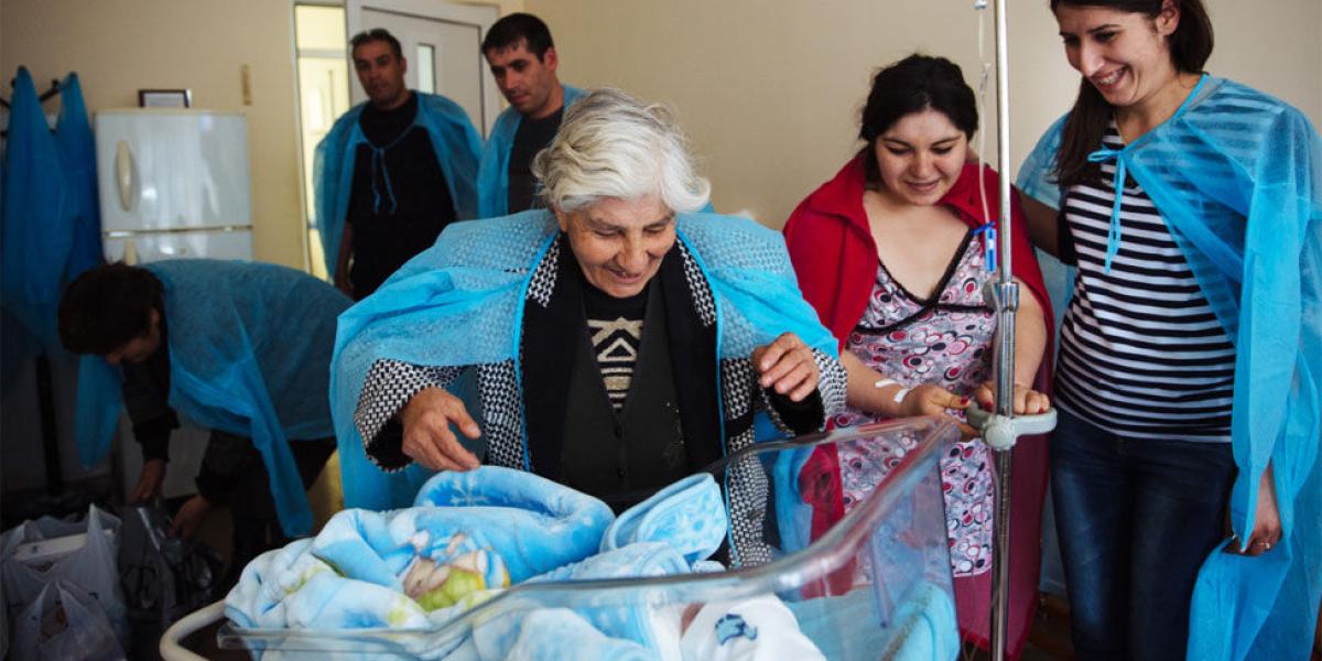 La preferencia por hijos varones está muy arraigada en Armenia y Azerbaiyán. Se estima que se practican cerca de 2.000 abortos de fetos femeninos al año en Armenia y más de 8.000 en Azerbaiyán. (Foto: UN/Armenia2017/Hilton)