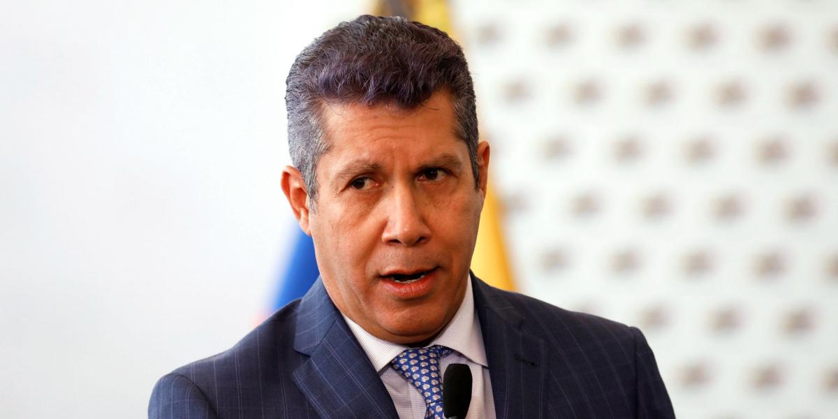 Falcón  es acusado por el oficialismo de haber traicionado el legado del líder socialista Hugo Chávez.