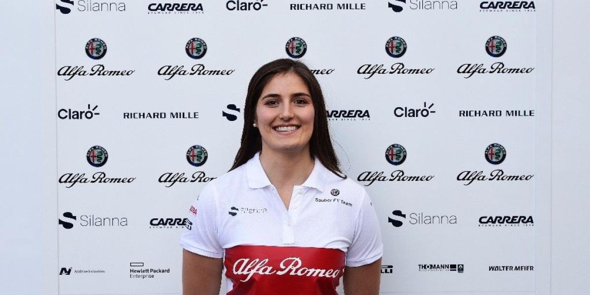 La piloto mcolombiana Tatiana Calderón, con los colores del equipo Alfa Romeo Sauber para 2018.