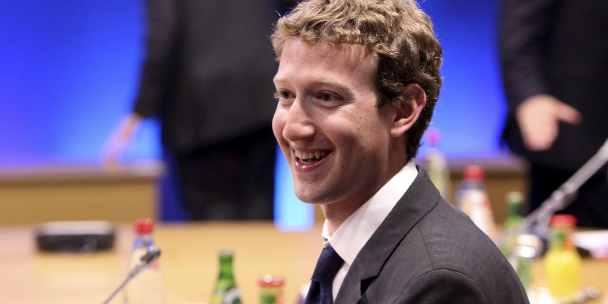 Mark Zuckerberg  joven magnate dueño de Facebook, donará el 99% de sus acciones en la compañía a su fundación  y no a su hija. La explicación que da, es que desea asegurar la supervivencia de su hija, y la de la siguiente generación a ella.