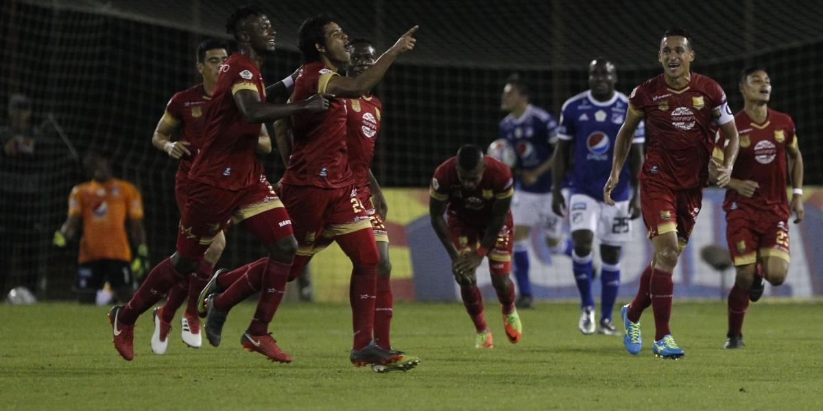 Los jugadores de Rionegro celebran el primer gol contra Millonarios.