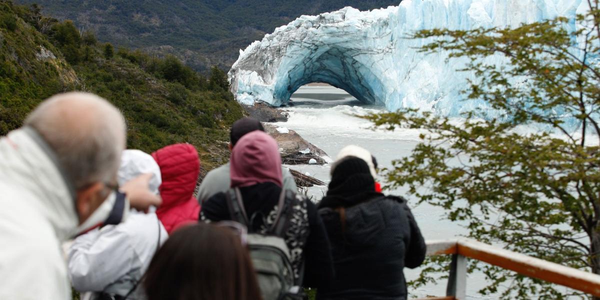 El derrumbe del glaciar Perito Moreno, en Argentina, es habitual en esta época del año, al final del verano austral.