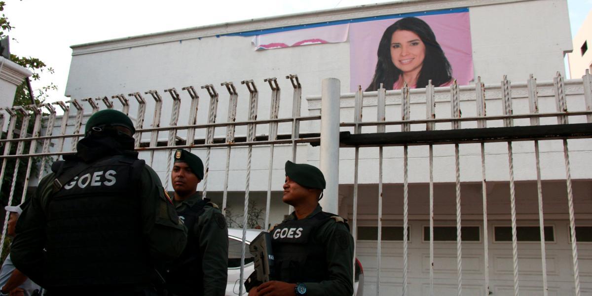 Allanamiento de la Sijín a la sede política de Aída Merlano en Barranquilla.