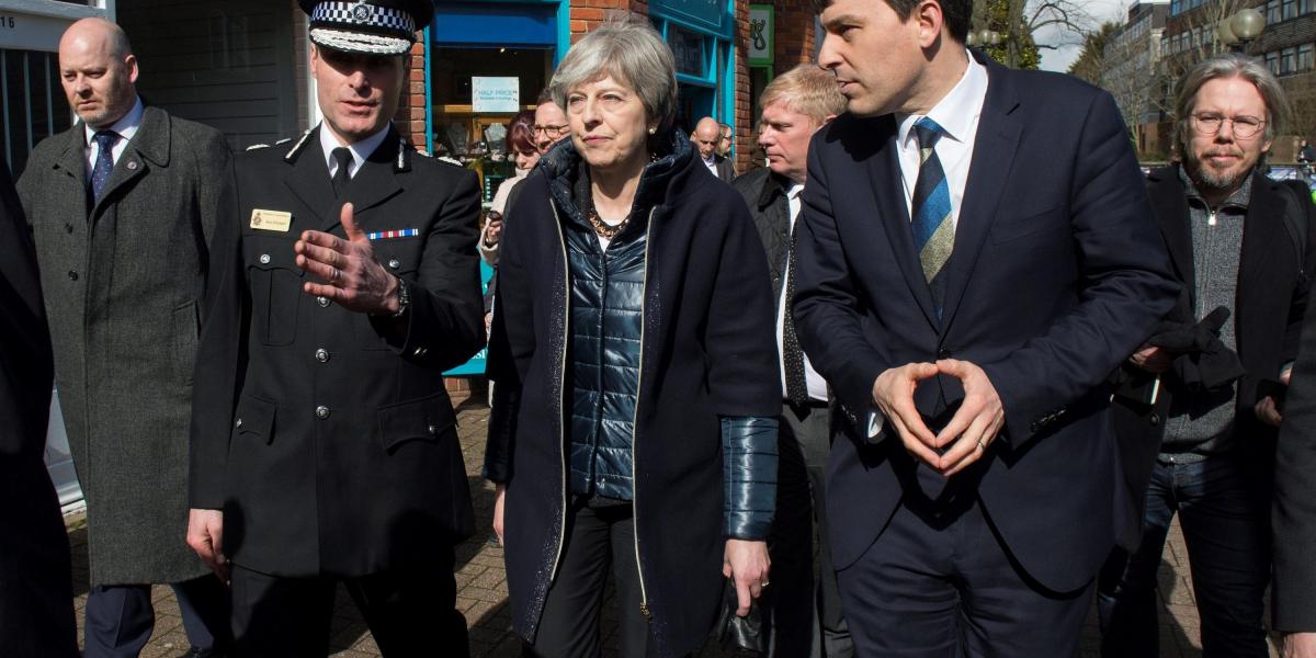 La ‘premier’ británica, Theresa May, visitó Salisbury, donde fue envenenado el exespía Serguéi Skripal.