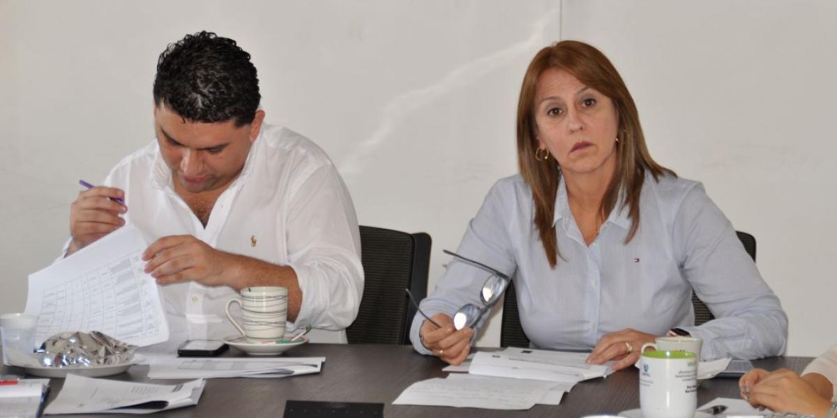 El director de Planeación del Valle, Roy Leonardo Barreras, y la ministra del Trabajo, Griselda Restrepo.