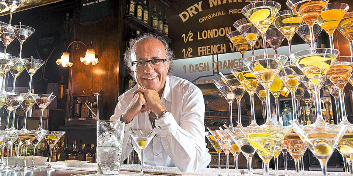 El catalán lleva más de 20 años al frente de la icónica coctelería Dry Martini, concepto que ha exportado a diferentes lugares del mundo.
