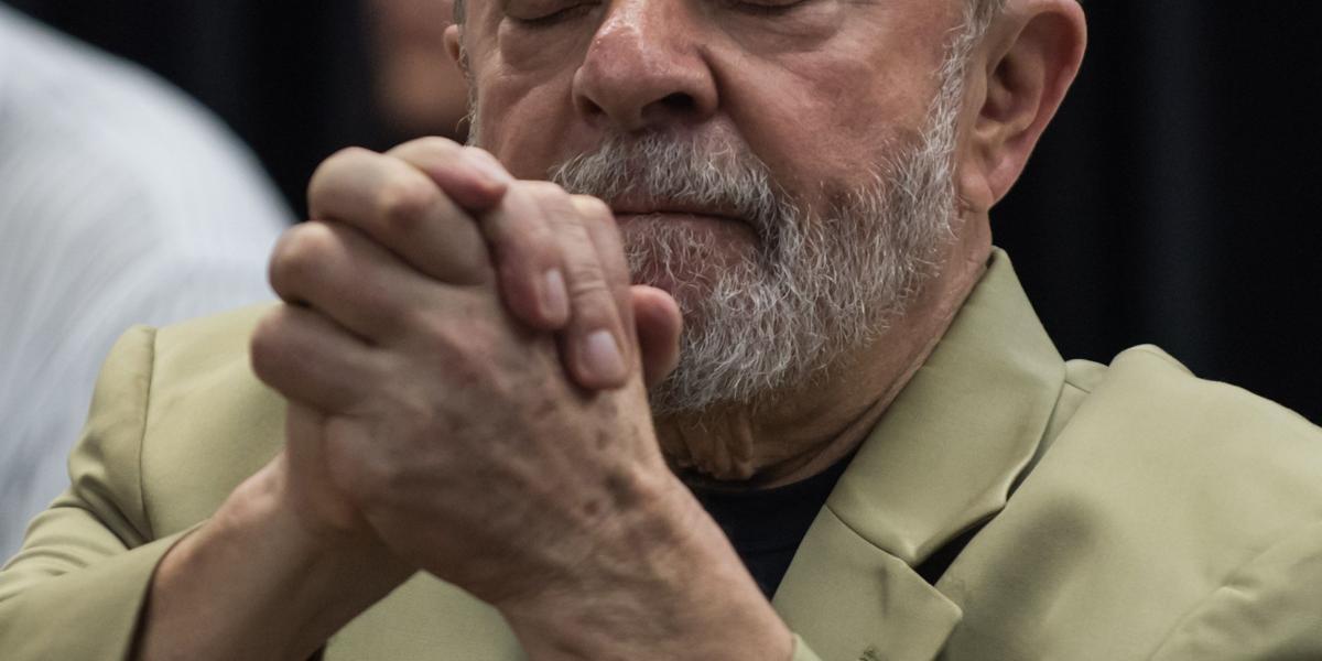 Lula fue declarado culpable en julio de 2017 de haber recibido un apartamento de lujo como soborno por parte de una constructora brasilera a cambio de contratos  con la petrolera Petrobras.