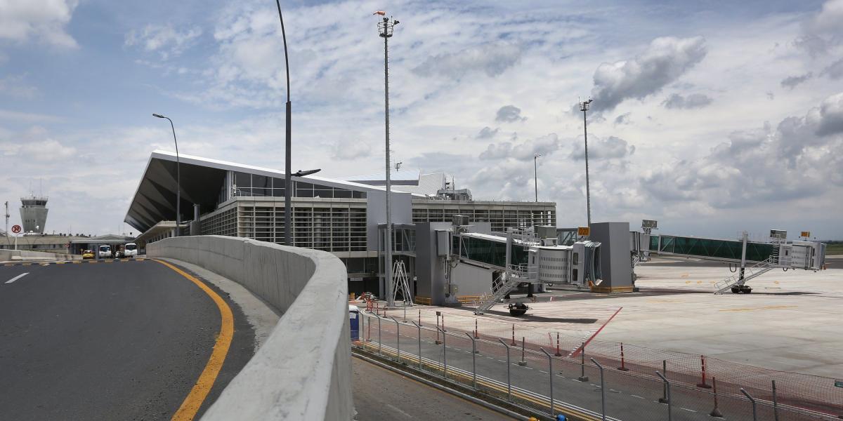 El aeropuerto Bonilla Aragón es otro de los puertos usados por chárter de la mafia para mover cargamentos de droga hacia México, Estados Unidos y Europa.