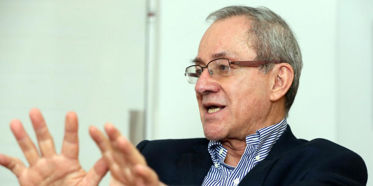 El historiador Jorge Orlando Melo, autor de ‘Historia mínima de Colombia’, durante la entrevista.