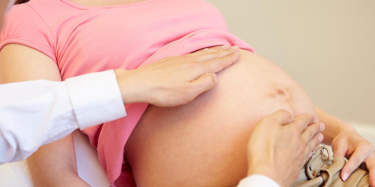 La edad materna, la obesidad o fumar también son factores de riesgo para los abortos involuntarios.