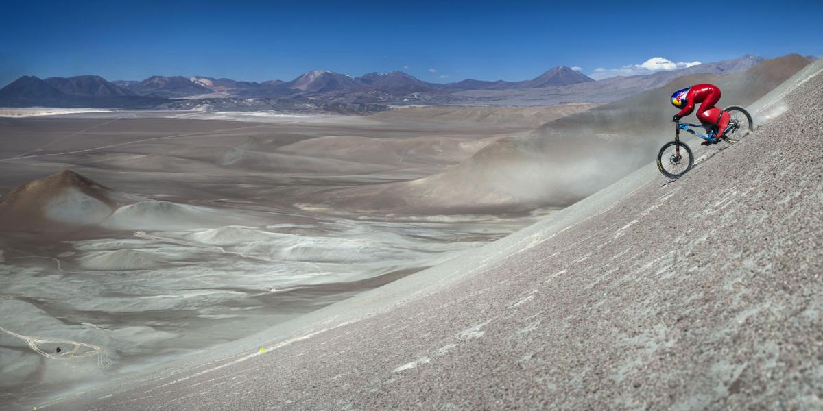 - El desierto de Atacama: el lugar más seco.
Ubicado en el norte de Chile, es conocido como el lugar más árido del planeta. Allí, además de apreciar el majestuoso paisaje es posible practicar Sandboard.