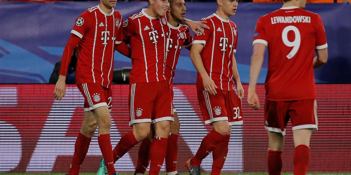 Los jugadores de Bayern Múnich celebran el segundo gol.