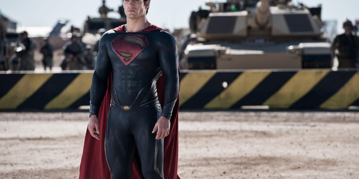 Henry Cavill ha interpretado a Superman desde 2003 en la película 'Man of Steel' ('Hombre de acero'); luego participó en en la secuela de 2016 'Batman v Superman: El Amanecer de la Justicia' y después en el filme 'La Liga de la Justicia' en 2017. Esta versión de Superman dejó ver varios cambios en el popular traje. Por ejemplo, esta vez se usó un color azul acero en un traje tipo malla con marcación de la zona abdominal.
