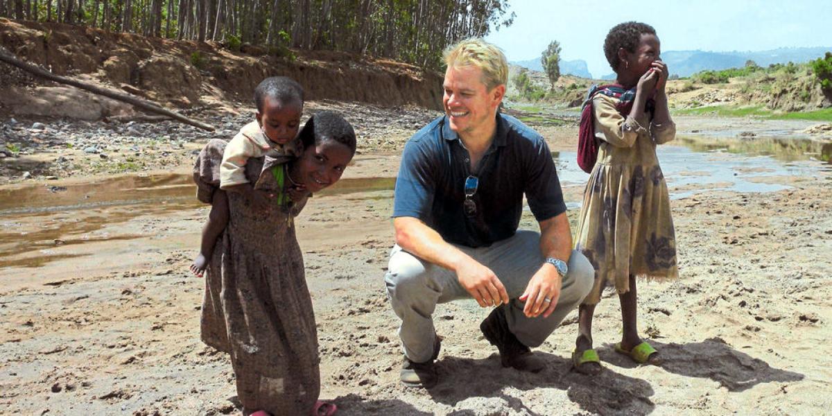 “El agua potable y las instalaciones sanitarias son la base de todo. Se mueren millones de niños cada año por algo que se puede solucionar”, dice Matt Damon.