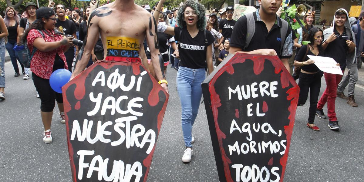 En Medellín ambientalistas marcharon contra el Fracking y Ecopetrol