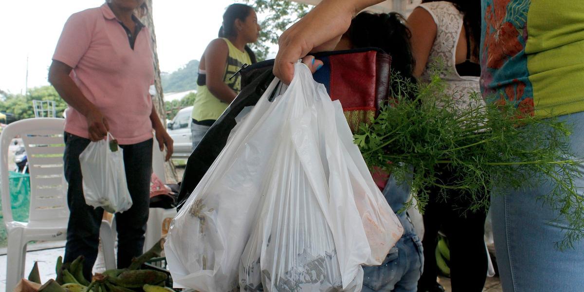 Siete de cada 10 colombianos ya no usa bolsa plástica
