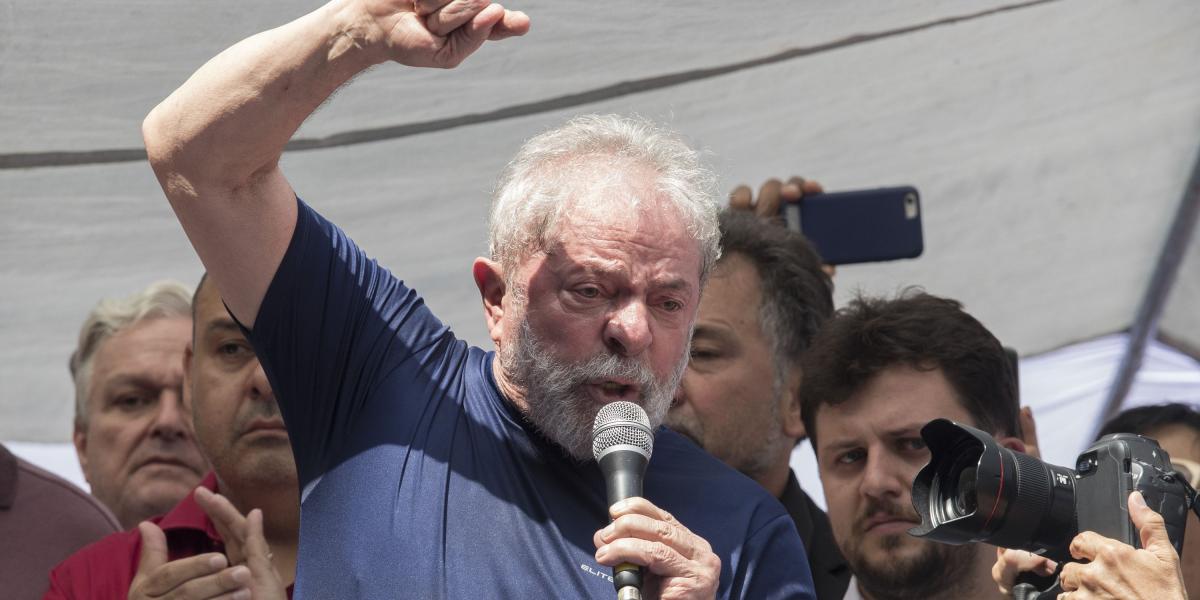 El expresidente brasileño Lula da Silva se encuentra recluido en la sede de la Policía de Cutiriba desde el pasado sábado.