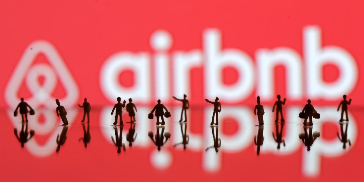 Según la alcaldía de París, de las casi 60.000 viviendas que propone Airbnb, solo el 16,1 % figuran de manera correcta en internet para su alquiles.