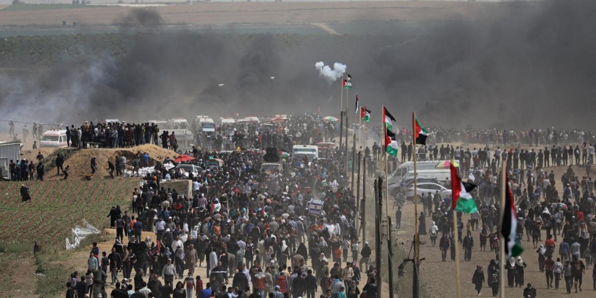 Miles de palestinos salieron a protestar en la frontera, en una nueva jornada de manifestaciones, que se han realizado de forma consecutiva los últimos tres viernes, y en total han dejado más de 30 muertos.