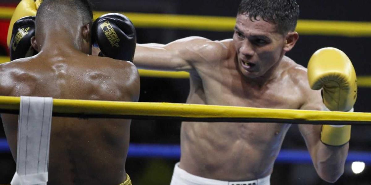 Céiber Ávila, en la categoría mosca, 52 kilogramos, venció por decisión unánime al cubano Arnolys Bignote, en la Serie Mundial de Boxeo.