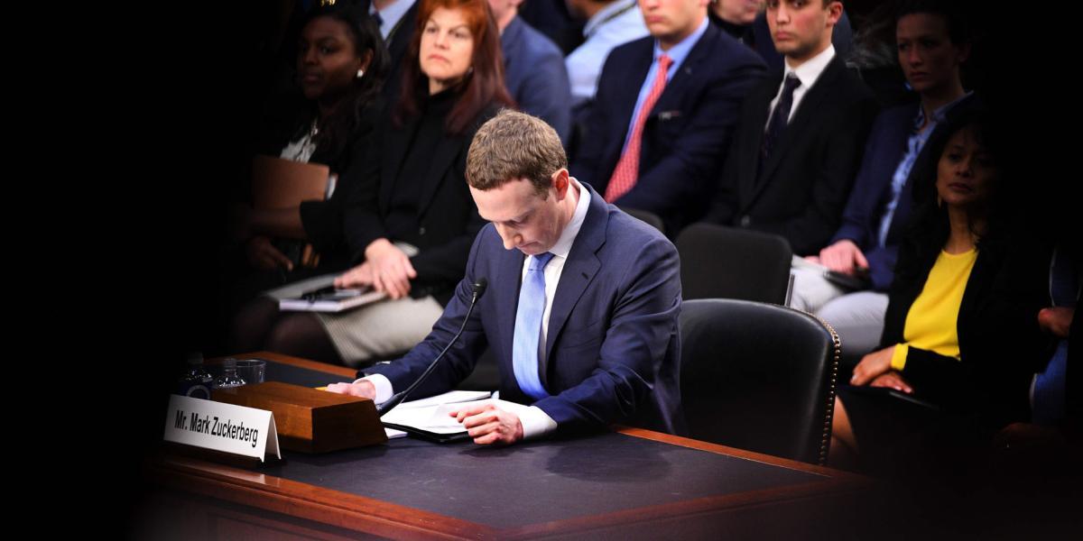 En su primera aparición ante el Congreso de su país, Zuckerberg se responsabilizó por la filtración de datos a Cambridge Analytica.