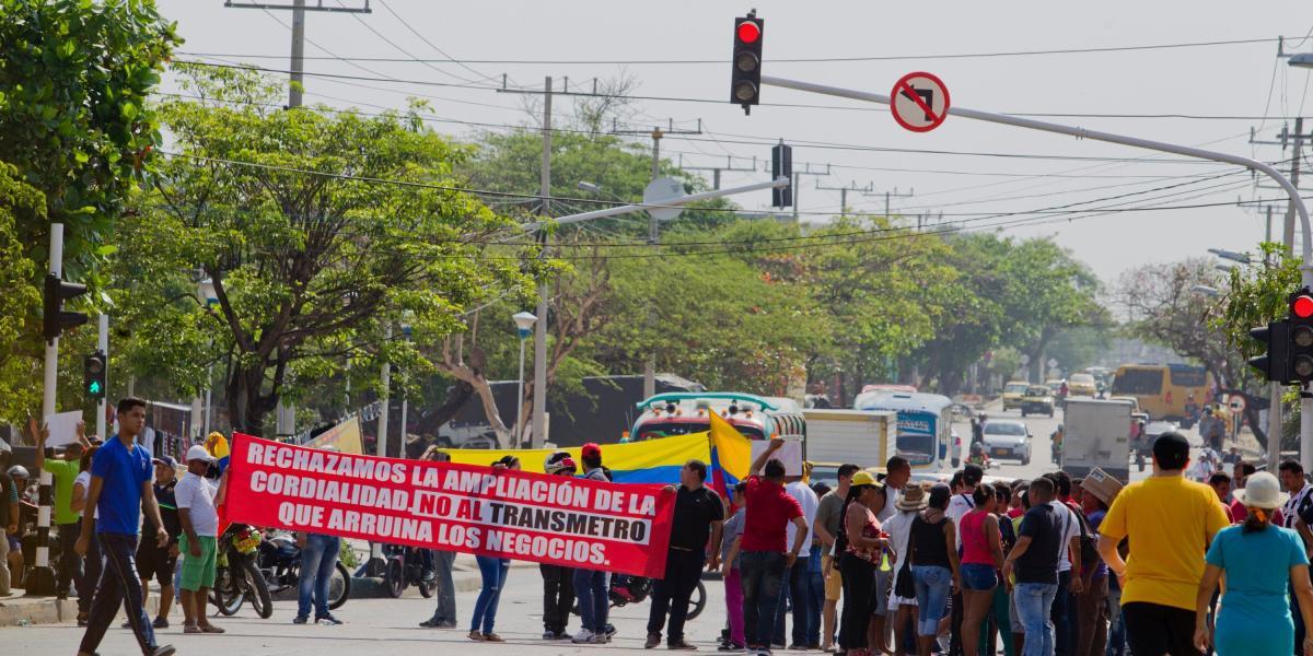 En el barrio San Martín fue bloqueada la Cordialidad, en protestas por falta de información.