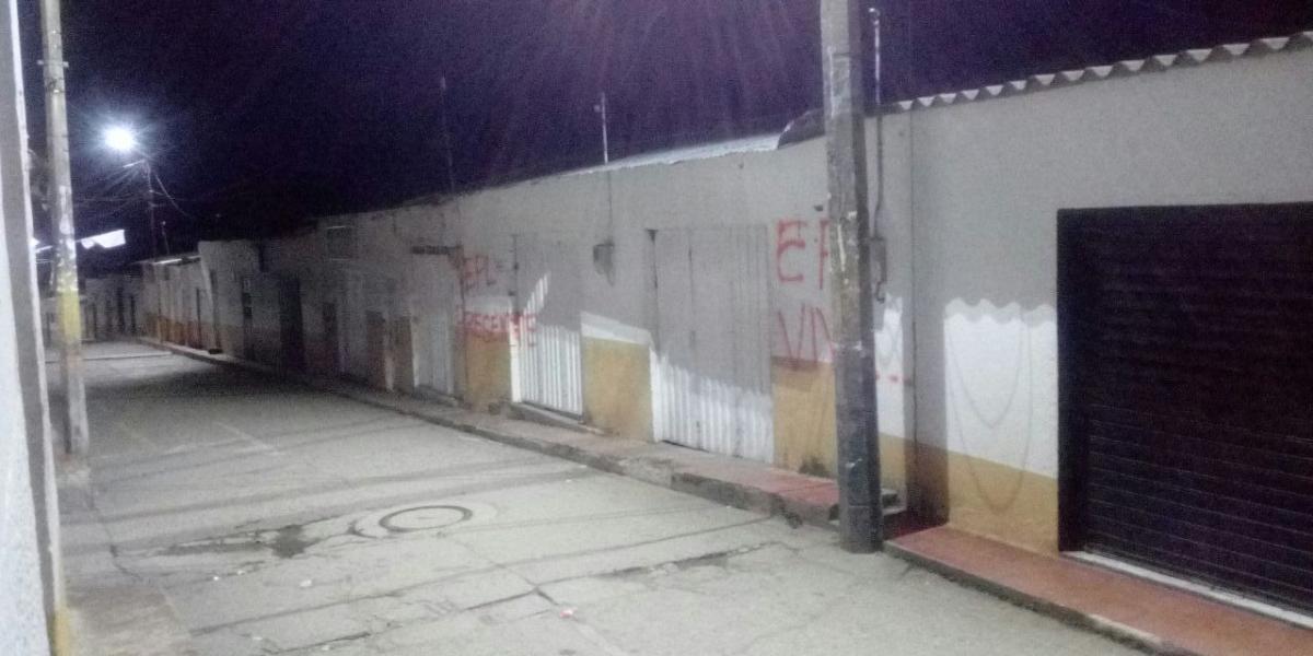 Las calles y casas del epicentro de este nuevo combate aparecieron pintadas con grafitis alusivos al Ejército Popular de Liberación (Epl).