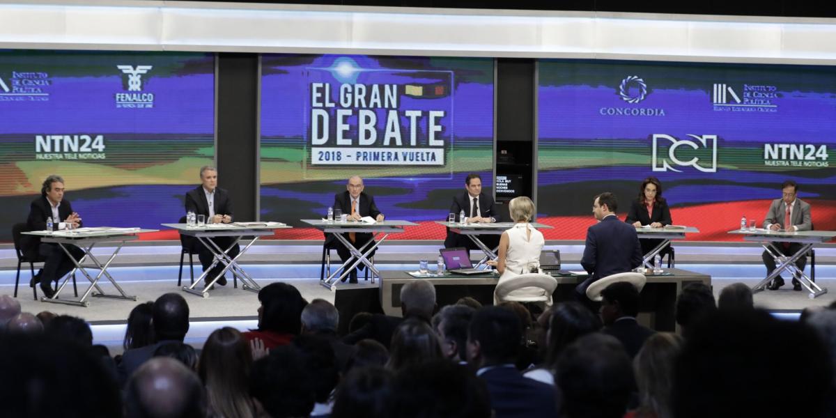 De izq. a der.: Sergio Fajardo, Iván Duque, Humberto de la Calle, Germán Vargas, Viviane Morales y Gustavo Petro, en el debate de anoche.