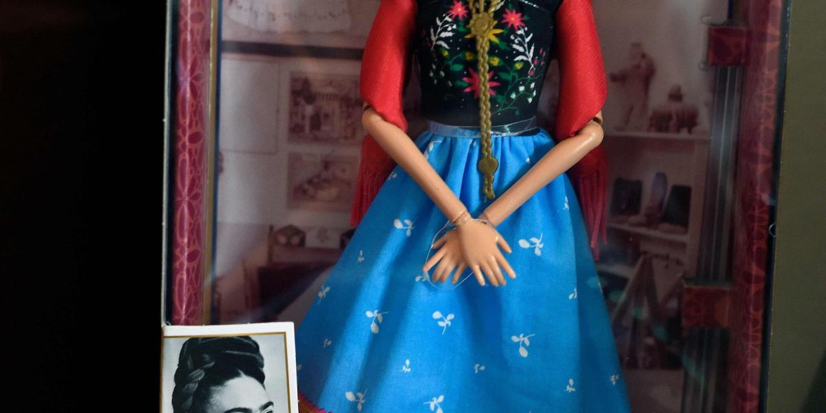 Barbie de la pintora Frida Kahlo.