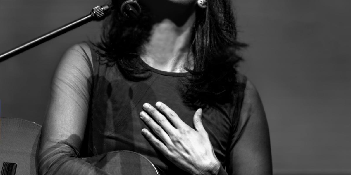 Mónica Giraldo se formó en el prestigioso Berklee College of Music en Boston (EE.UU.) y ha lanzado cuatro álbumes.