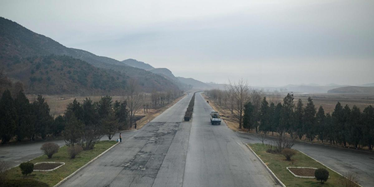 Foto de archivo de la autopista que comunica a la ciudad de Kaesong con Pionyang, lugar del accidente.