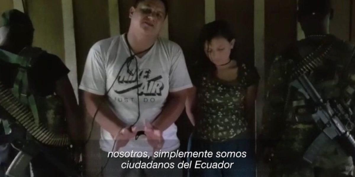 Imagen de la pareja secuestrada en la frontera de Ecuador con Colombia.
