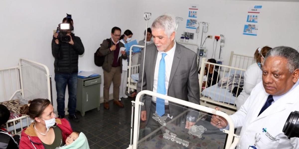 El alcalde Bogotá, Enrique Peñalosa, asistió a la inauguración de la unidad pediátrica.